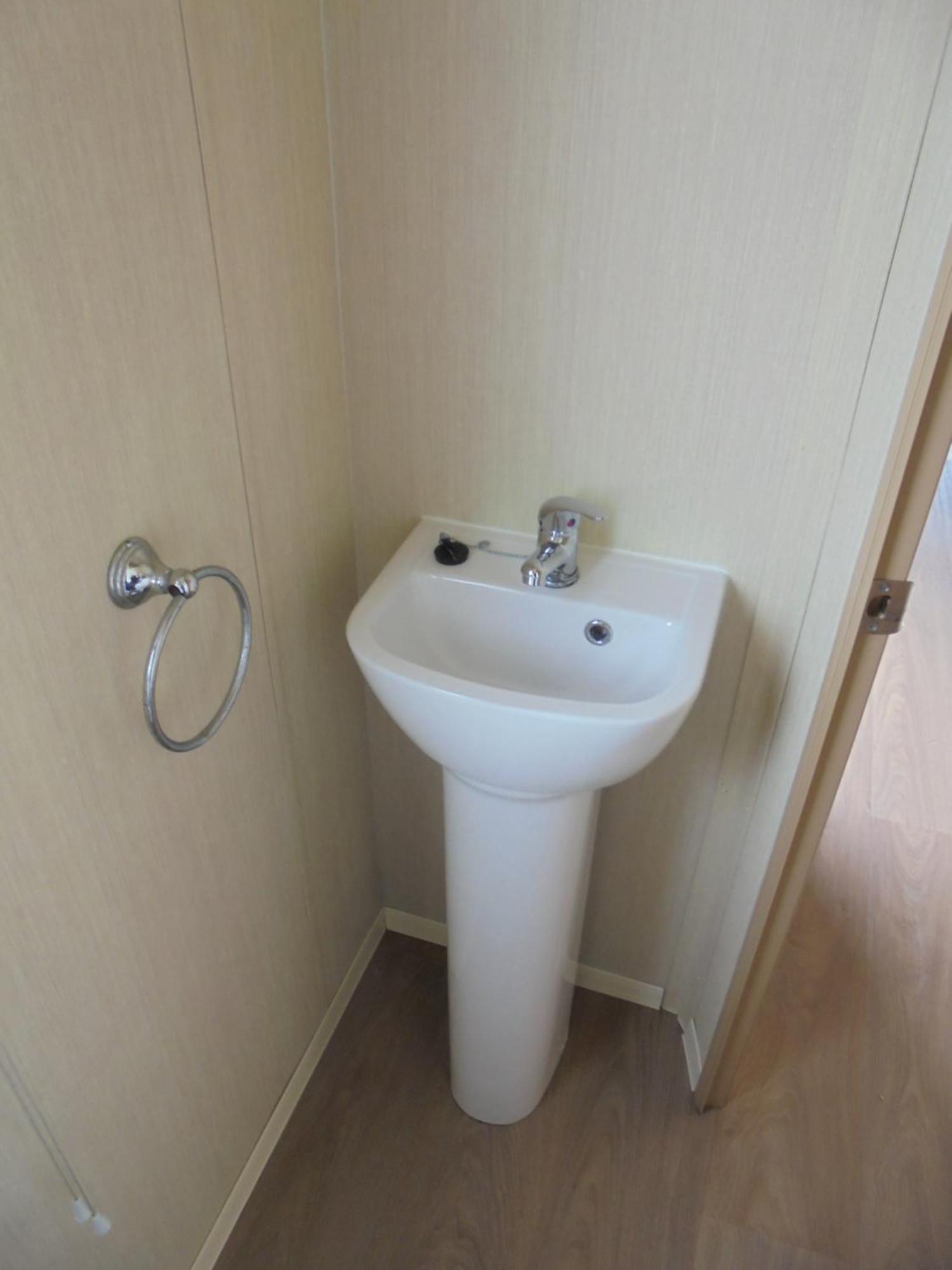 Kingfisher Horizon Iii 8 Berth Close To Site Entrance
