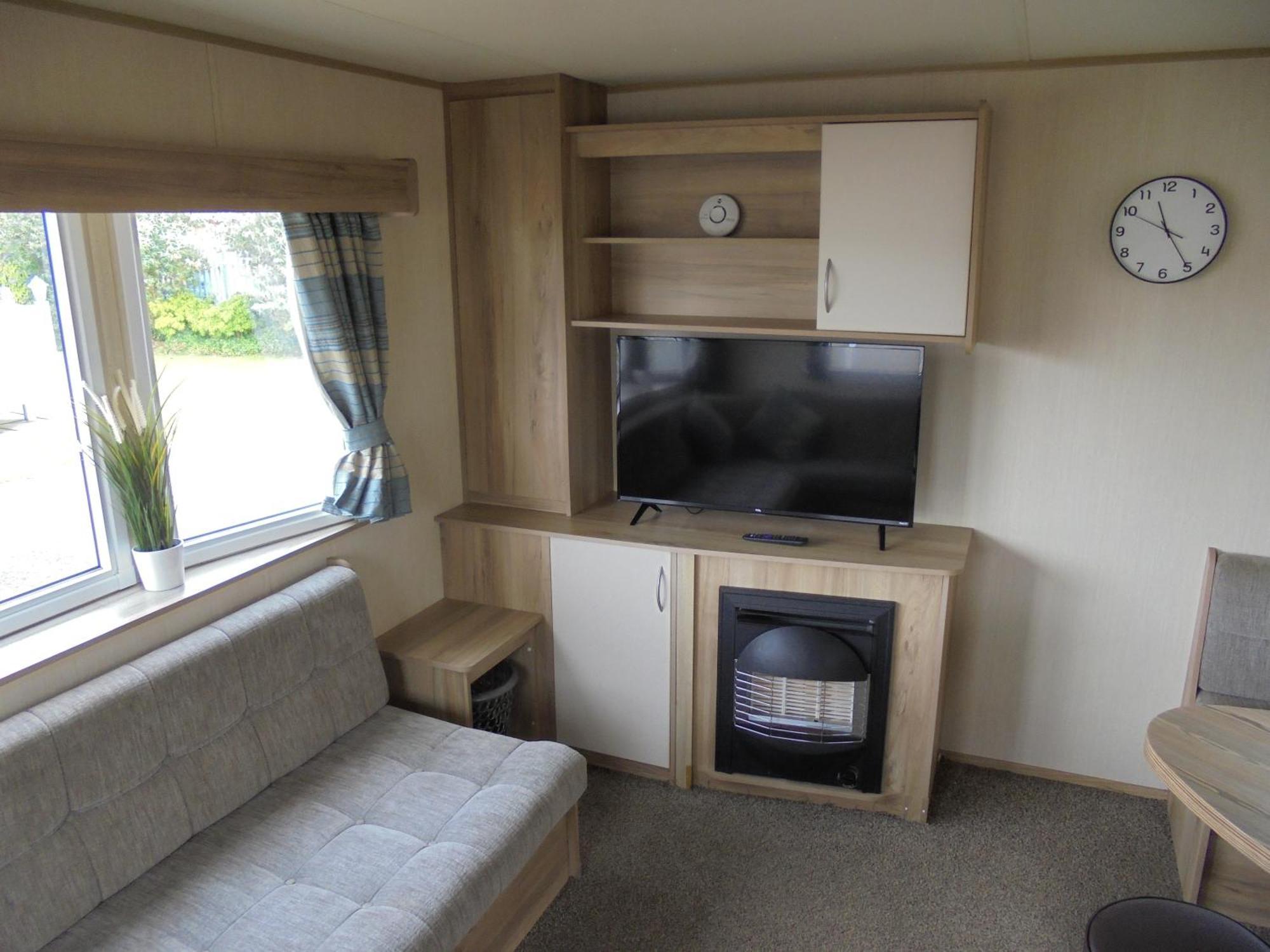 Kingfisher Horizon Iii 8 Berth Close To Site Entrance