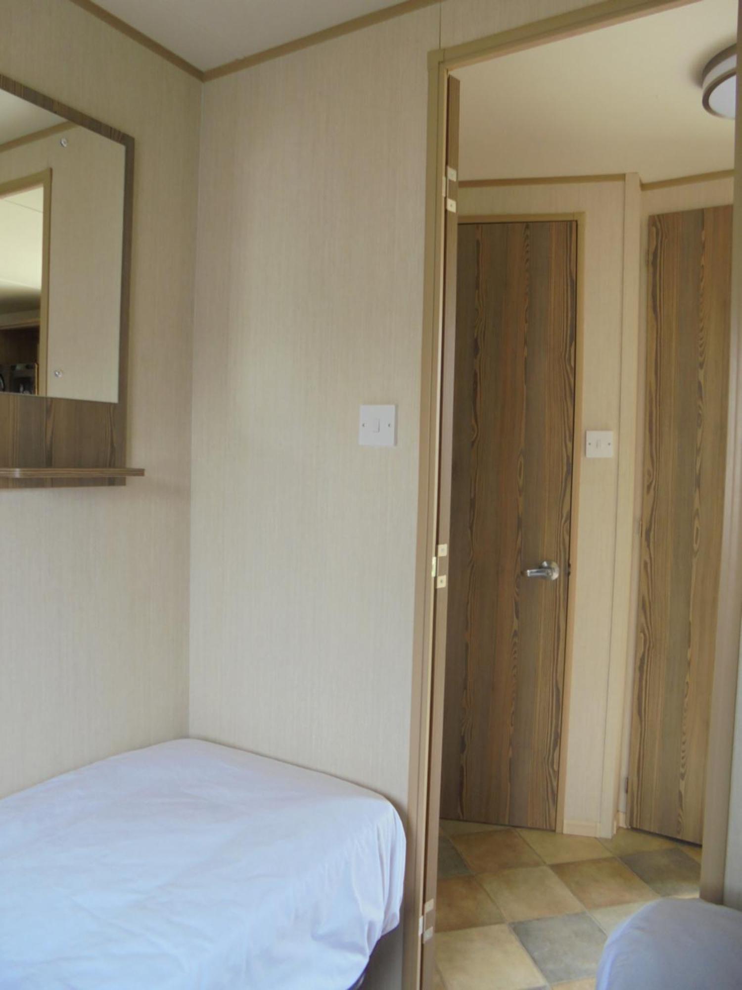 Kingfisher Horizon Iii 8 Berth Close To Site Entrance *