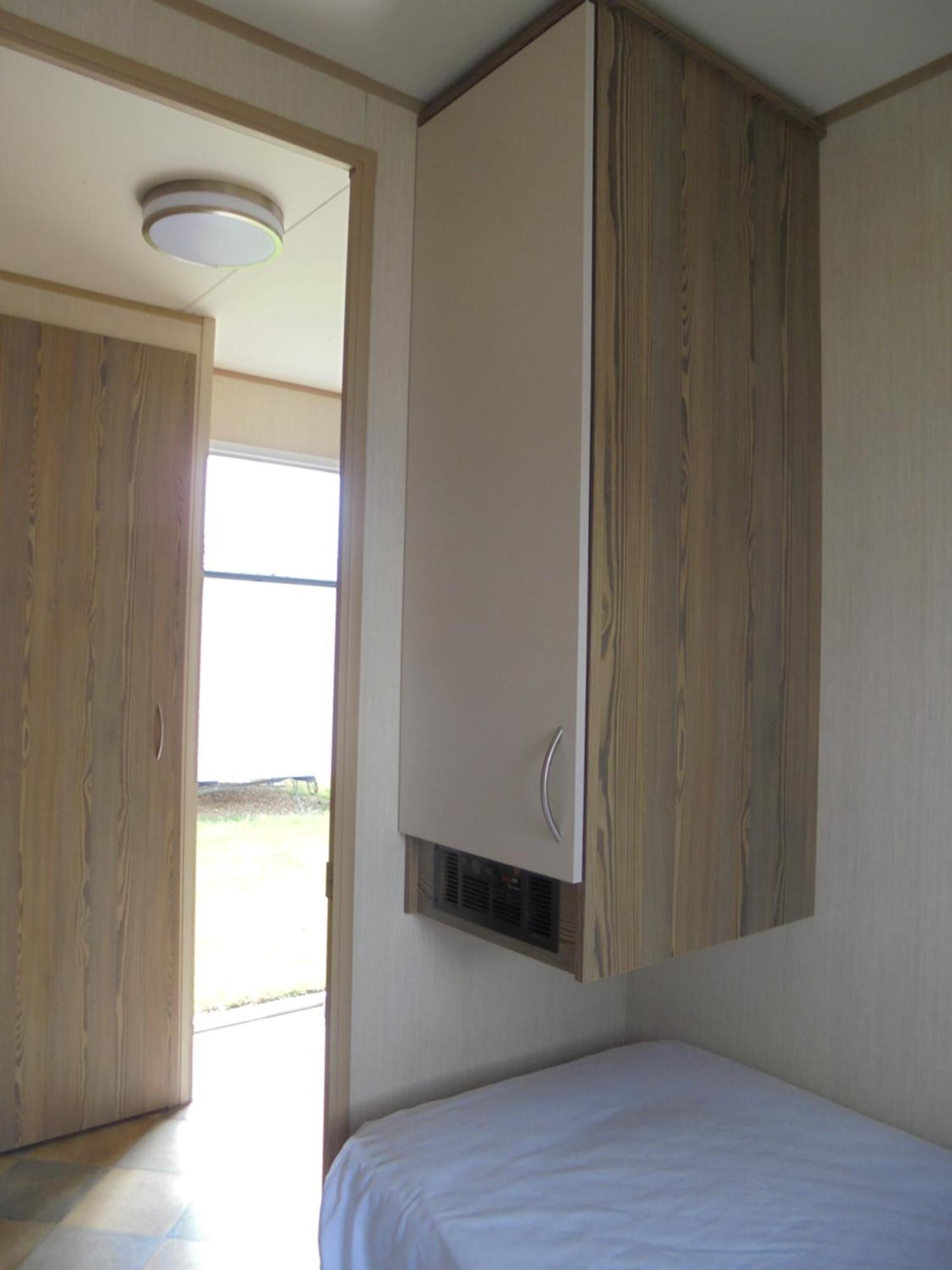 Kingfisher Horizon Iii 8 Berth Close To Site Entrance