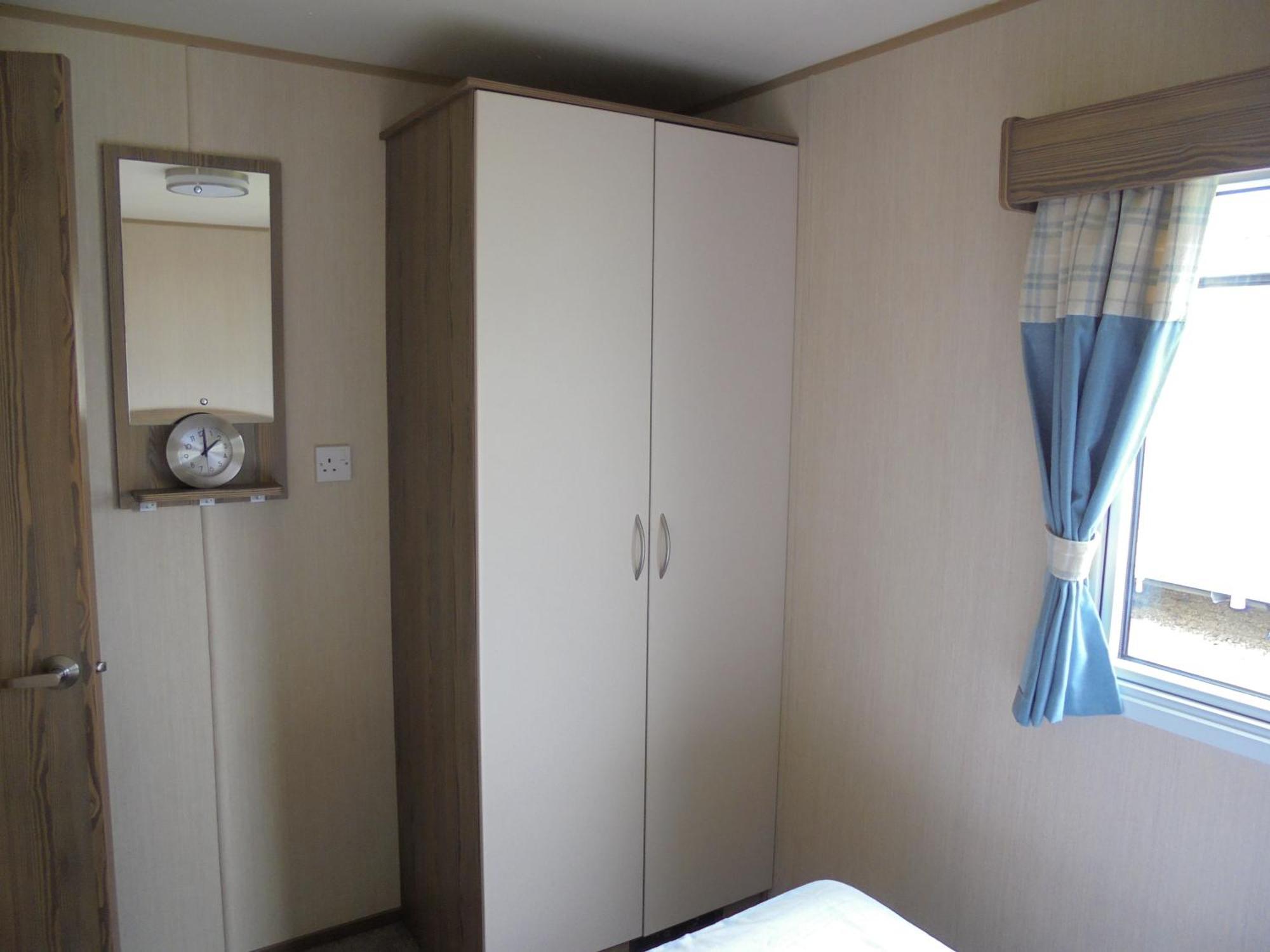 Kingfisher Horizon Iii 8 Berth Close To Site Entrance